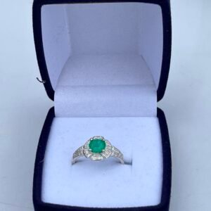 Anillo en plata y esmeralda