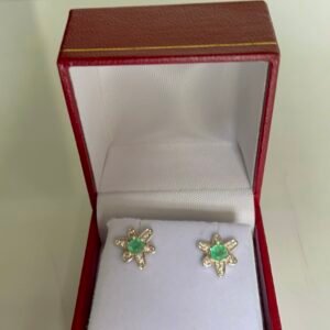 Aretes de esmeraldas colombianas naturales de las minas de Coscuez boyaca en Plata Ley 950