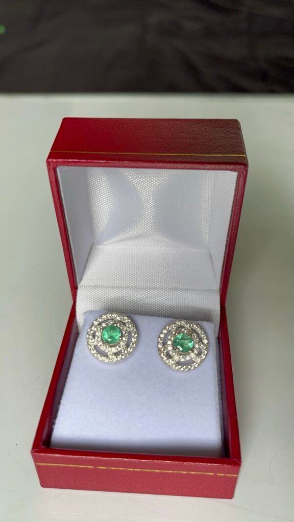 Aretes tipo Topo en plata 950 con Esmeraldas naturales en talla  redondas de las minas de Coscuez boyaca