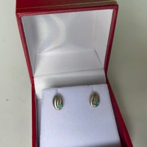 Aretes Esmeralda natural colombiana de las minas de Coscuez boyaca en forma de grano de cafe Plata Ley 950 ideal para bebés