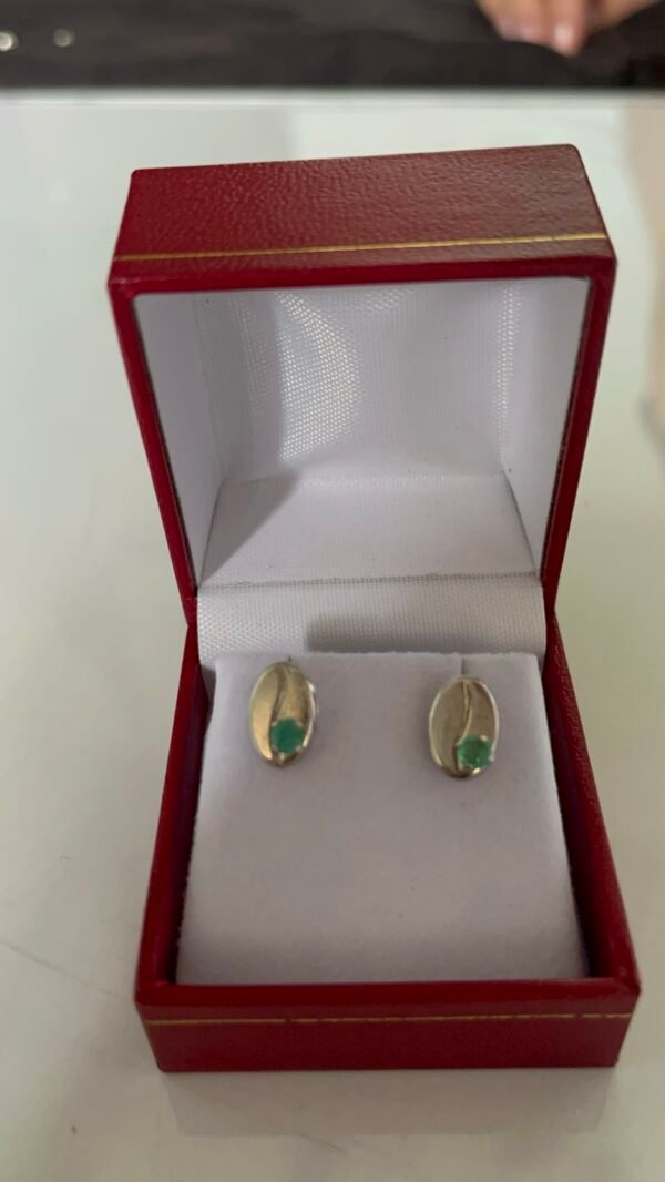Aretes en plata con esmeraldas naturales colombianas en forma de grano de cafe ley 950 de las minas de Coscuez boyaca - Imagen 3