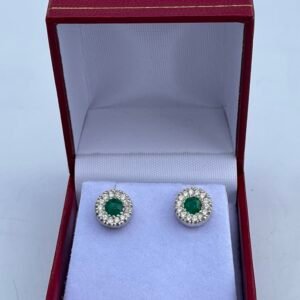 Hermosos aretes tipo topos en plata con esmeraldas naturales colombianas